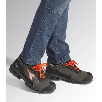 SHARK STA IMP LEAT LOW S3S FO SR SC ESD / Diadora / Pantofi protectie S3S